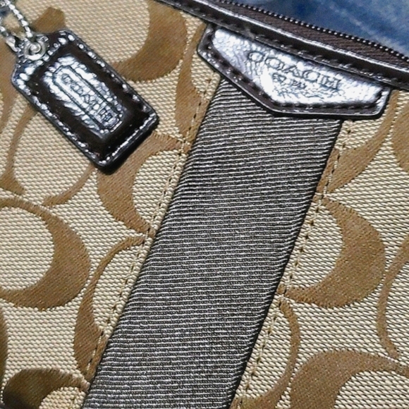 Coach Small Wrislet - Picture 3 of 3